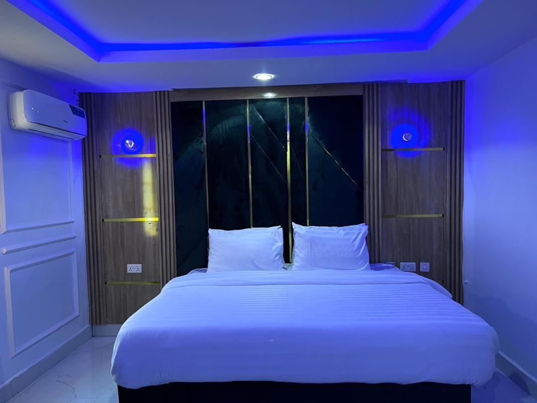 Villa Palazzo Hotel 2 อีเคจา ภายนอก รูปภาพ